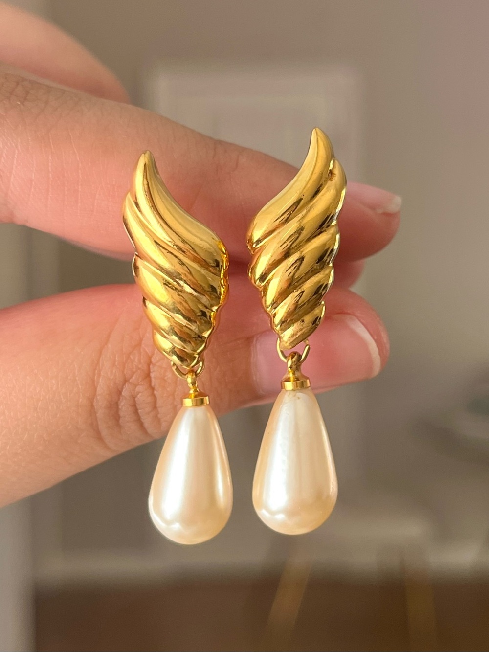 Vintage Napier Wing Teardrop Pearl Dangle Drop Glossy Gold-Tone Clip-On Earrings